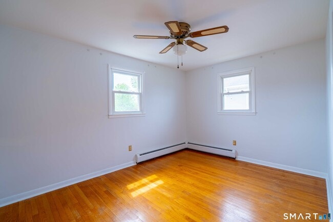 Building Photo - 326 Grovers Ave
