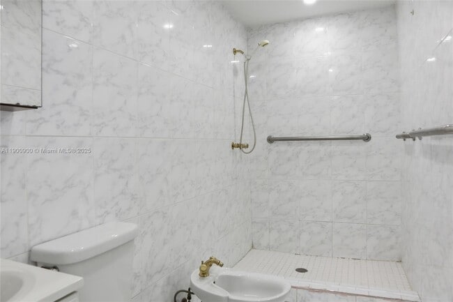 Building Photo - 19851 SW 79th Ave