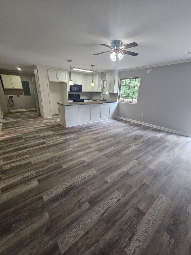 Building Photo - Sweet Gum