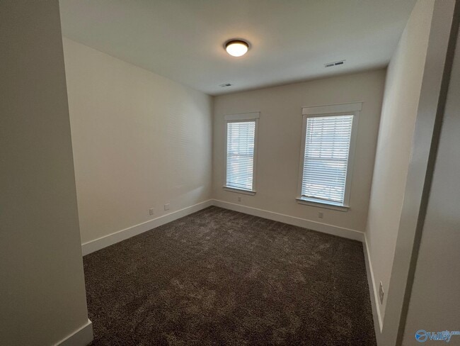 Building Photo - 330 Silo Ln