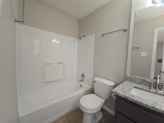 Building Photo - 6620 Lyndale Dr