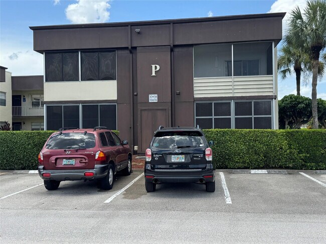 Building Photo - 768 Normandy Ln