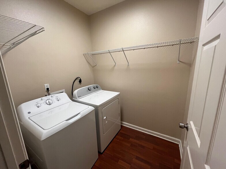 Building Photo - 285 Bella Sera Ln