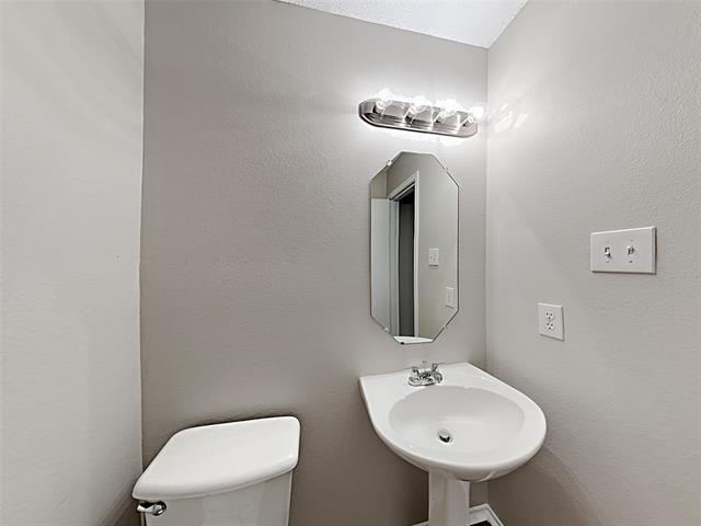 Building Photo - 2213 Plum Ct