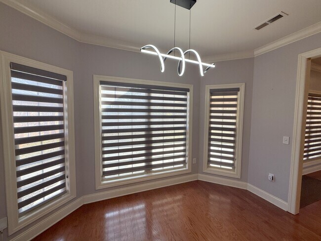 Building Photo - 118 Crystal Lake Dr