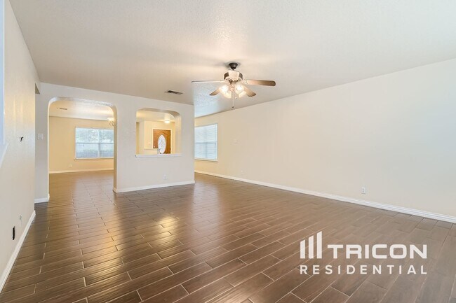 Building Photo - 124 Angus Way