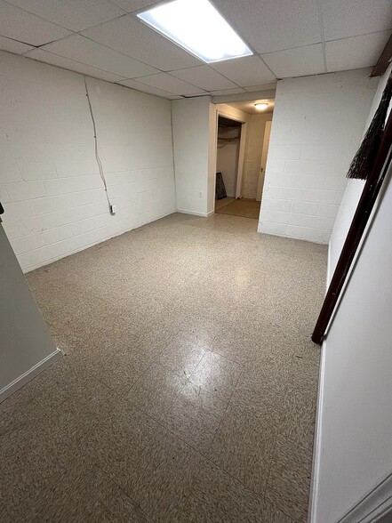 Building Photo - 17101 Clear Creek Dr