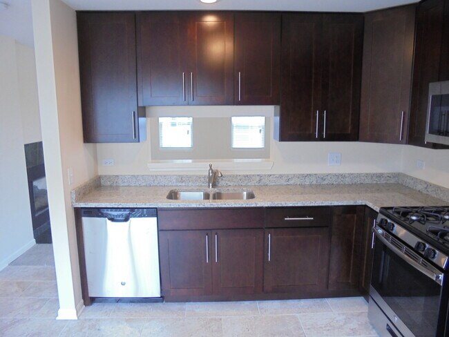 Building Photo - 1065 Manchester Cir