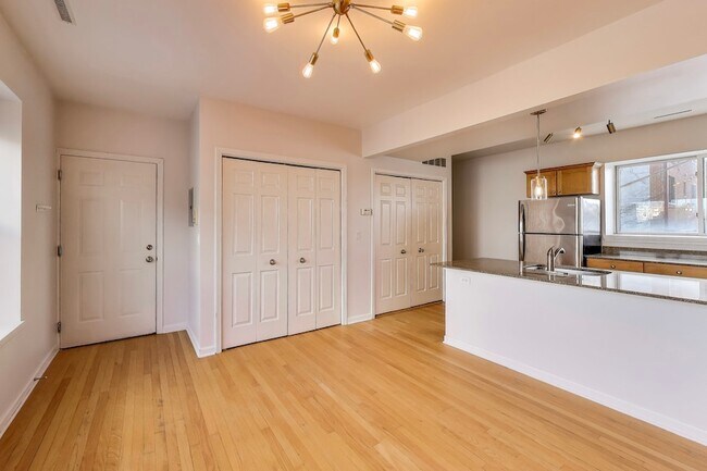 Building Photo - 4017 N Troy St