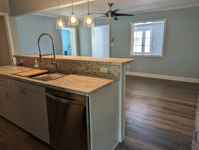 Kitchen island bar - 144 Menendez Rd