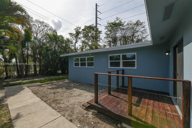 Building Photo - 832 NW 28th St