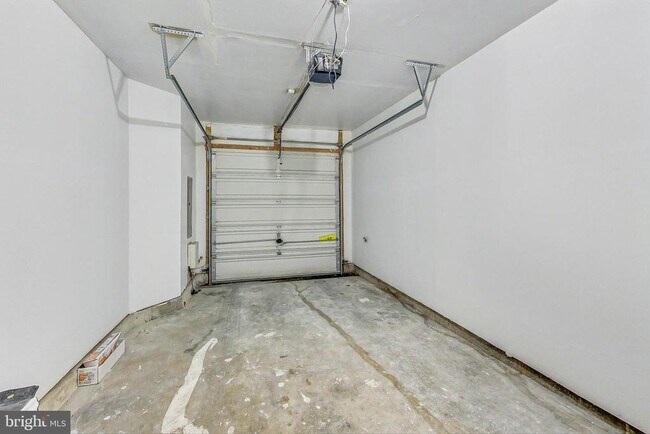 Building Photo - 3274 Amazon Ln