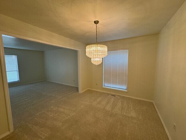 Building Photo - 200 off your move in before 10/15 ! Be Wow...