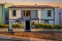 Building Photo - *Beautifully Updated & Spacious 4BD/2.5BA Single Family Home Available in South Side Slopes*