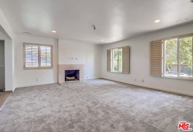 Building Photo - 687 Mt Carmel Dr