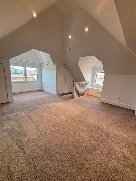 Building Photo - 554 Main St