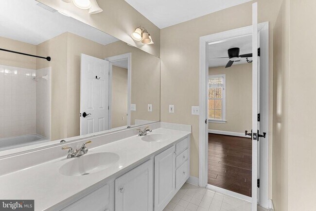 Building Photo - 8138 Rondelay Ln