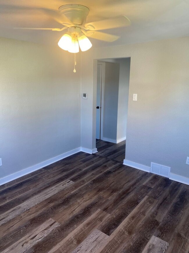 Building Photo - SUPER CUTE 1 BEDROOM/1 BATH HOME IN NORTH IRWIN - MOVE IN READY!!