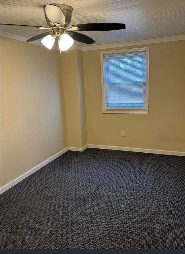 Building Photo - 22641 Albion Ave