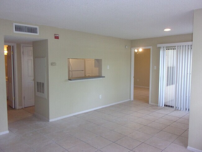 Building Photo - Idlebrook Circle # 104