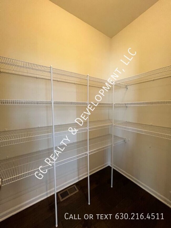 Building Photo - 846 Harwood Ave