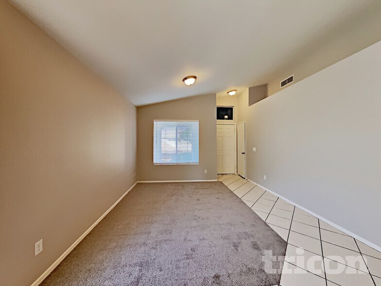 Building Photo - 2031 S Alicia