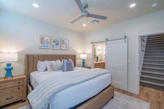 Building Photo - Flexible lease options! Spacious Townhome in Washington