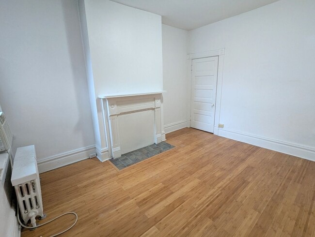 Building Photo - 4 Bedroom 1 Bathroom Single Family Home in...