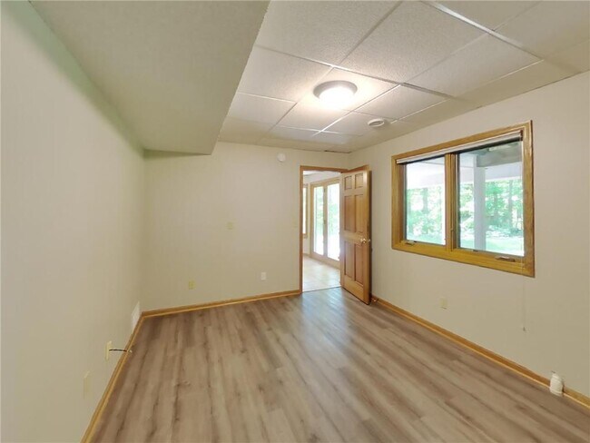 Building Photo - 5585 Rosewood Ln