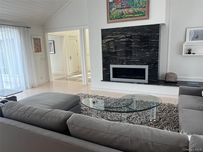 Building Photo - 42 N Menantic Rd