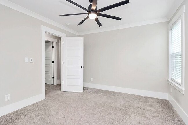 Building Photo - Stunning 3BD/2.5BA Home in Charlotte!