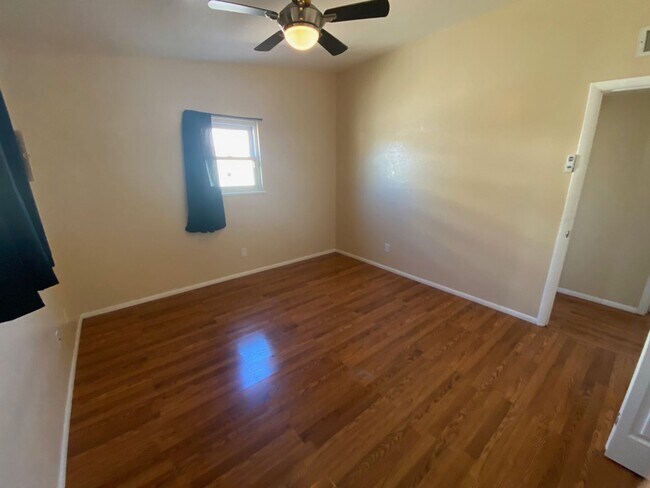 Building Photo - Beautiful 3 bedroom