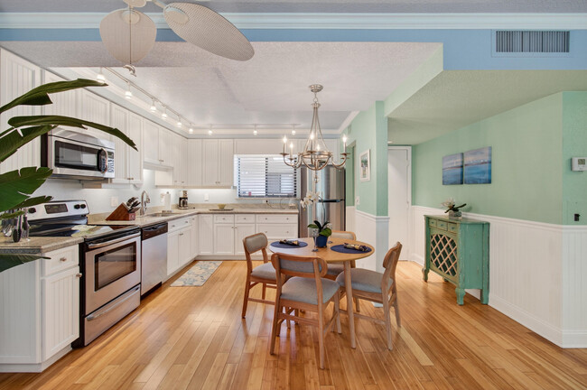 Building Photo - 5250 Las Verdes Cir