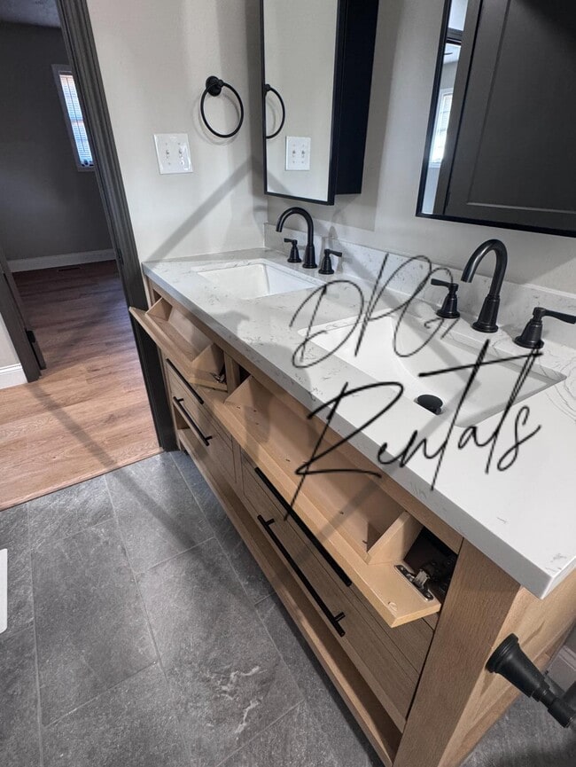 Building Photo - 135 Rhea Dr