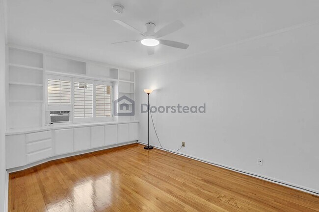 Building Photo - 1615 N Laurel Ave