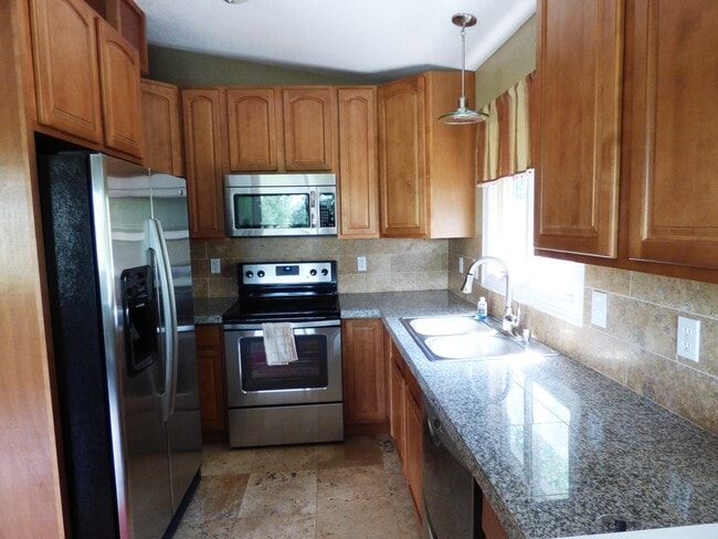 Building Photo - Stunning 3 Bedroom/ 3 Bath Home With Large Backyard!