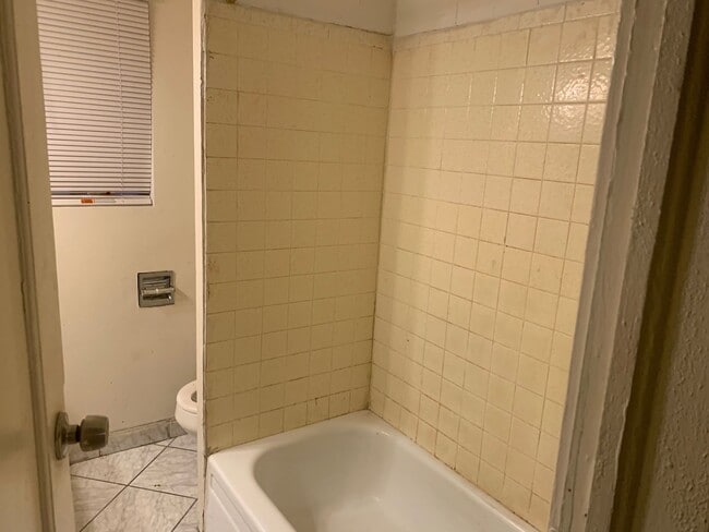 Building Photo - 1815 Potomac Ave