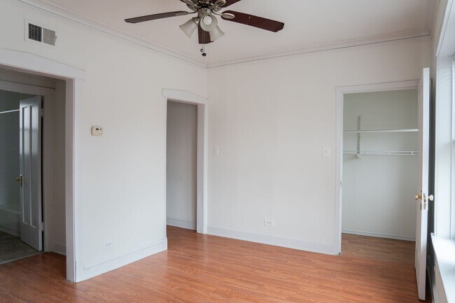 Building Photo - Albany Park - 1 Bed / 1 Bath - Dog Friendly