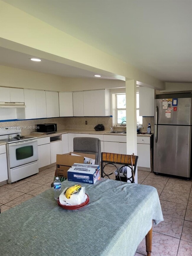 Building Photo - 26925 SW 145th Ave