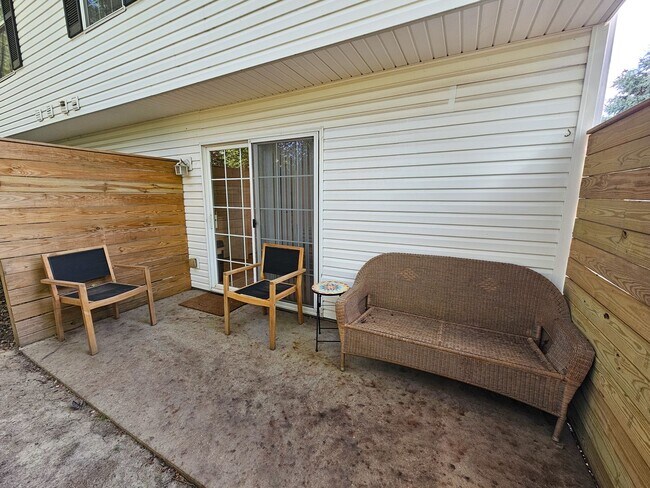 Building Photo - 1496 N Kinser Pike