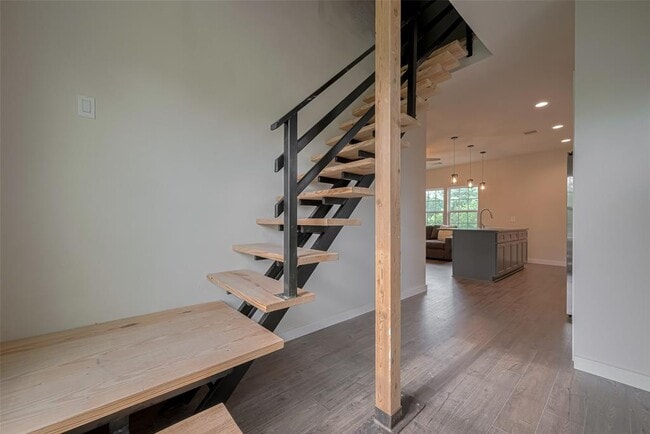 Building Photo - 7218 Philibert Ln