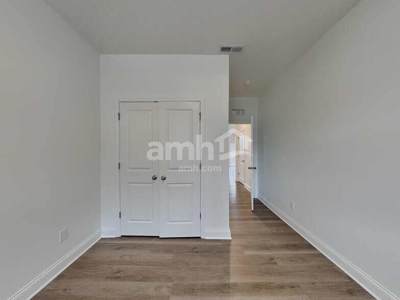 Building Photo - 9025 Henley Ave