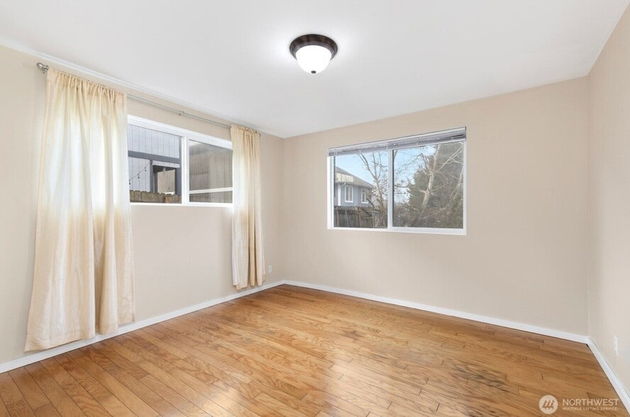 Building Photo - 1301 Edmonds Ave NE