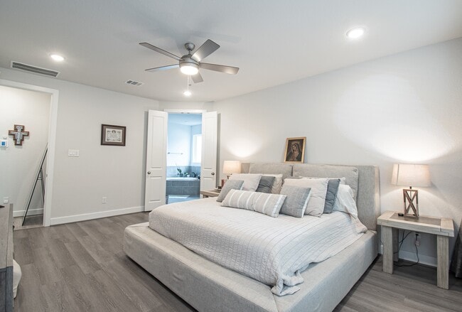 Building Photo - 16 Mariposa Wds Dr