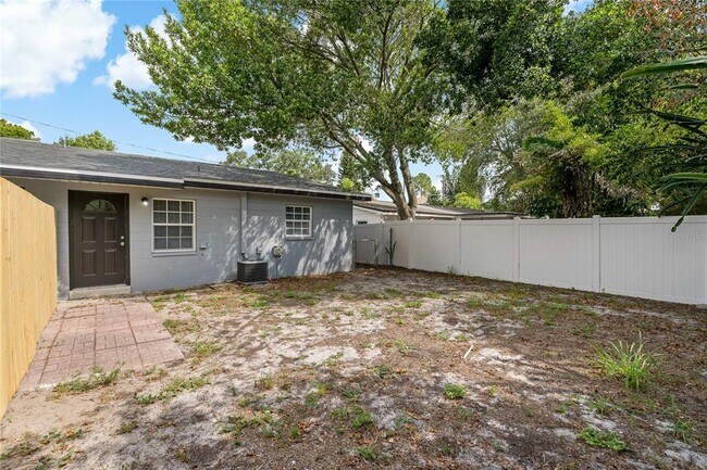 Building Photo - 3810 S Randall St