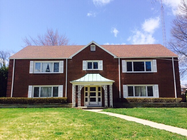 Primary Photo - 2127 Collinway St