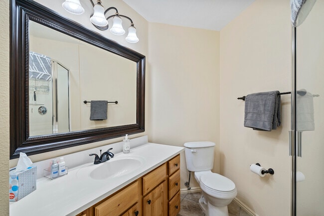 En Suite Bathroom - 1800 Fox Bay Dr