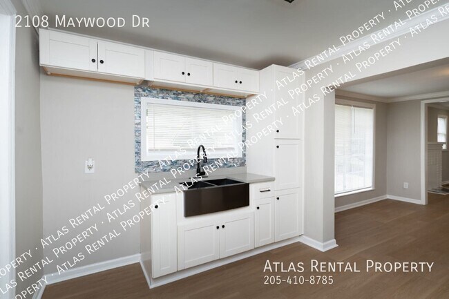 Building Photo - 2108 Maywood Dr