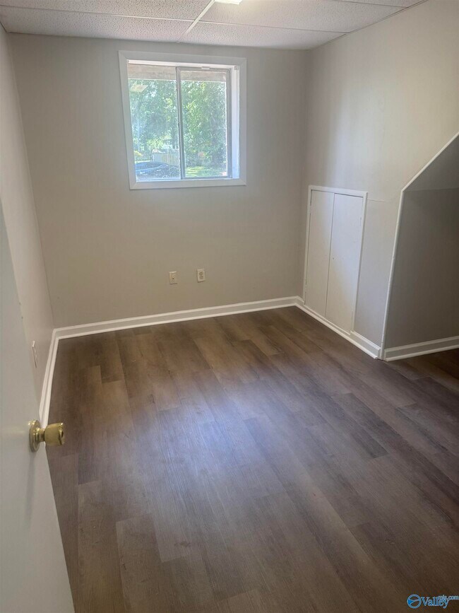 Building Photo - 2614 Hanover Dr NW