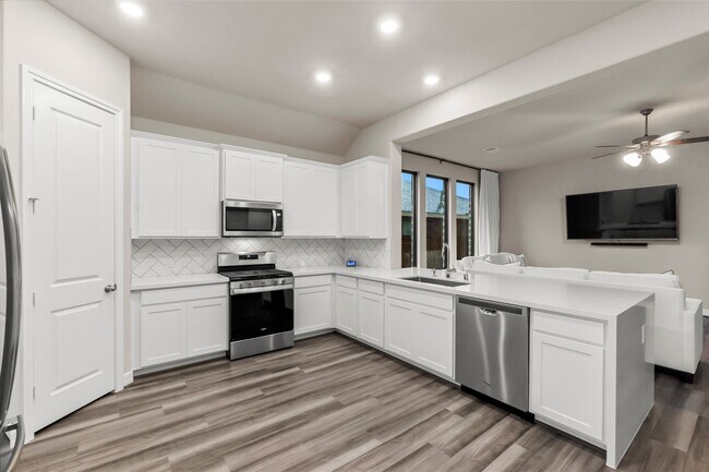 Building Photo - 31418 Whitcombe Summit Wy